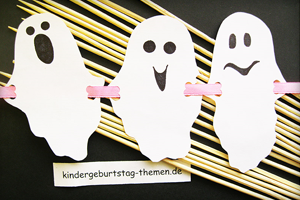 Halloween Gespenster aus Papier mit Kindern basteln